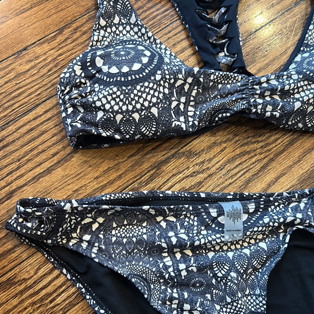 Lace patterned bikini - Picture 4 of 6